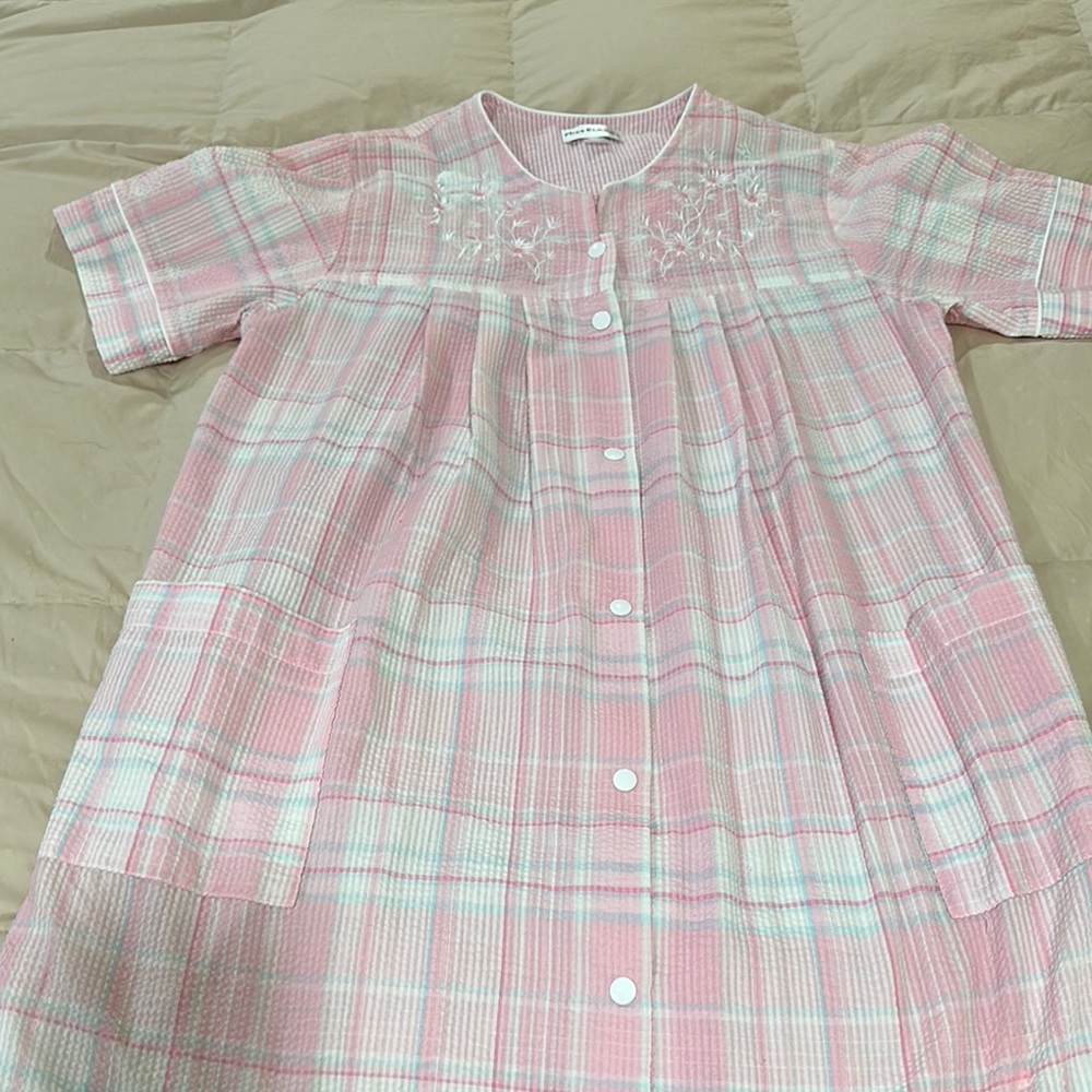 Miss Elaine M Pink Plaid snap front robe